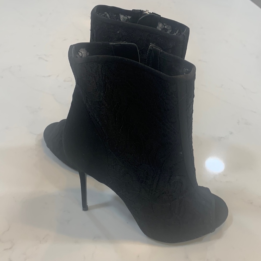Giuseppe Zanotti Design Lace peep toe booties